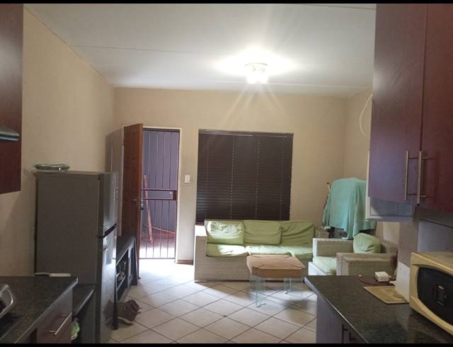 2 BEDROOM TOWNHOUSE FOR SALE IN ALBERTSDAL